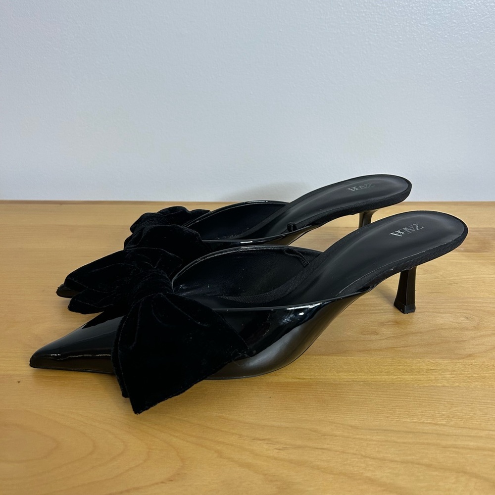 Gorgeous Zara Glossy Black Kitten Heels with Velvet Bowโค๏ธ9/40